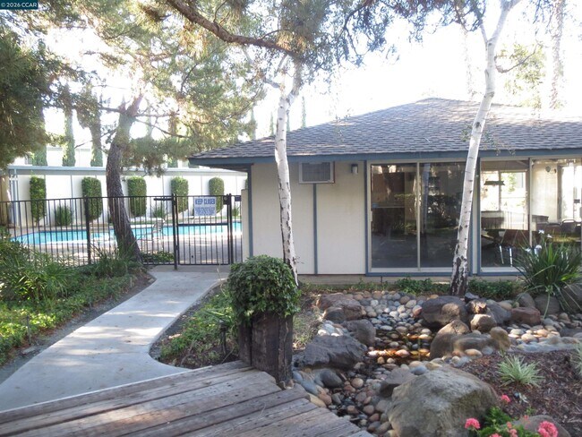 Building Photo - 1591 Ellis St