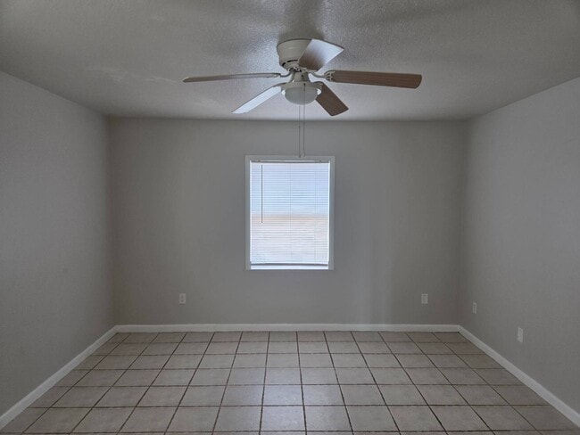 Building Photo - 208 Mirador Dr