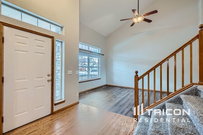 Building Photo - 5140 S Meadow Lark Dr