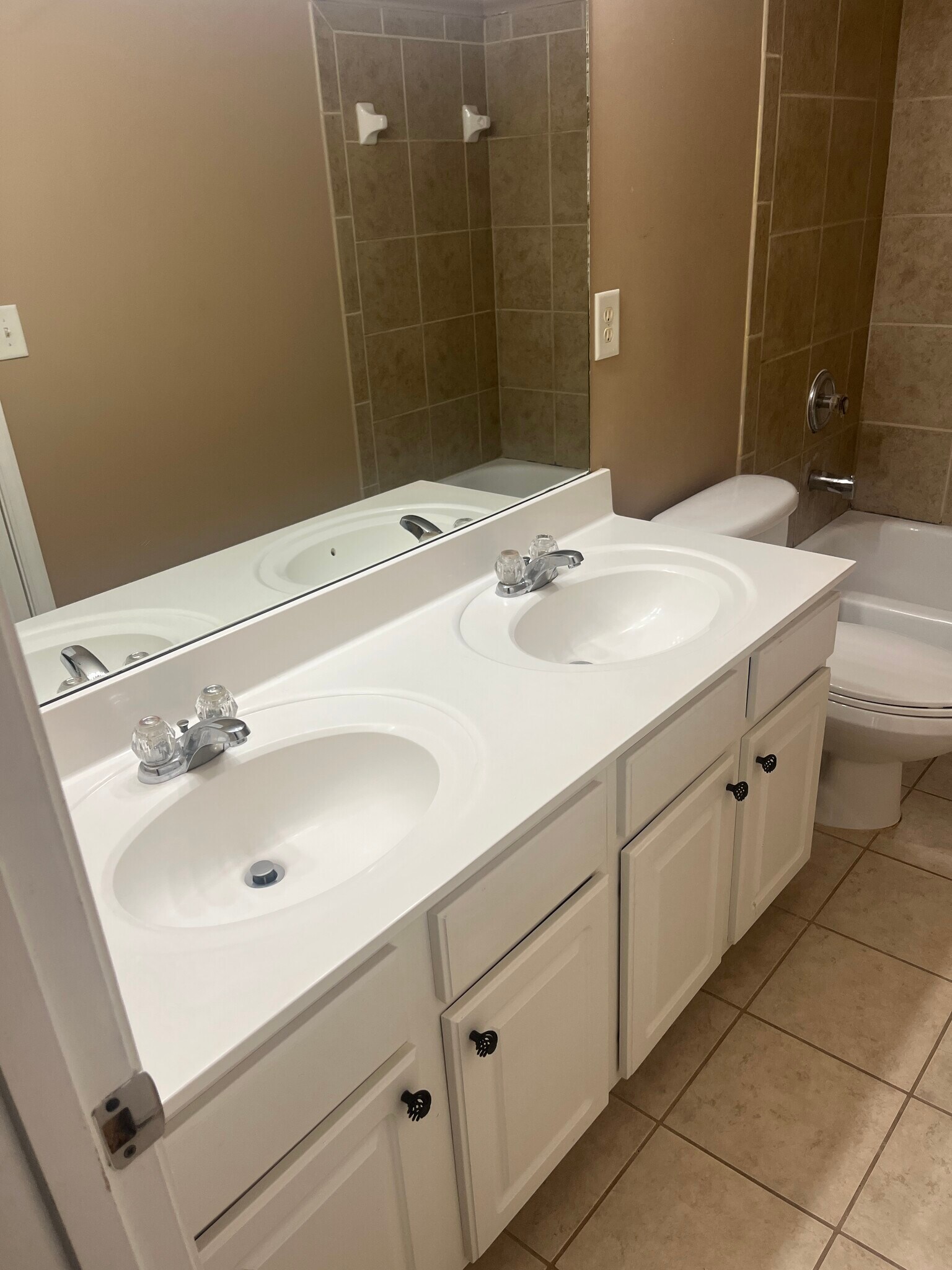 Building Photo - 2530 Sandown Ct