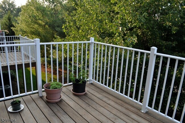 Building Photo - 51 Truman Ave