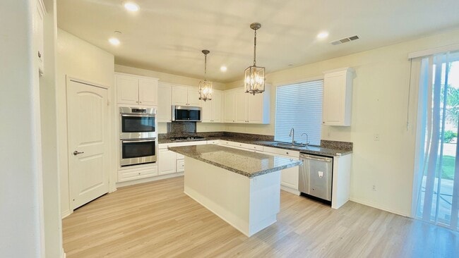 Building Photo - BEAUTIFUL 5BD/3BA-2 Story Home available for rent in Jurupa Valley!