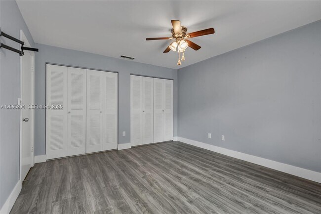 Building Photo - 1050 Summit Trail Cir