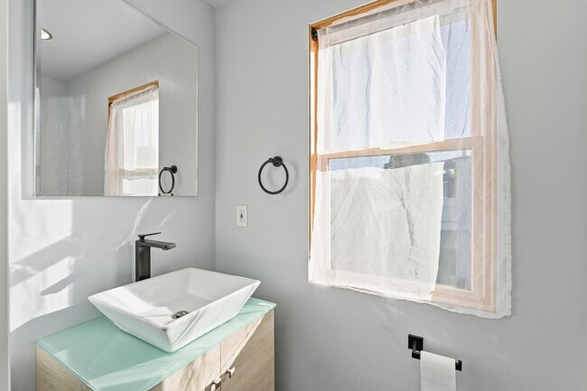 Building Photo - 820 46th St