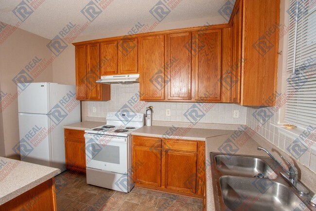 Building Photo - $2,500 – 4 Bed / 2.5 Bath house in South E...