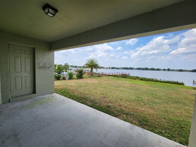 Building Photo - Gorgeous 4-Bedroom Lakefront!!