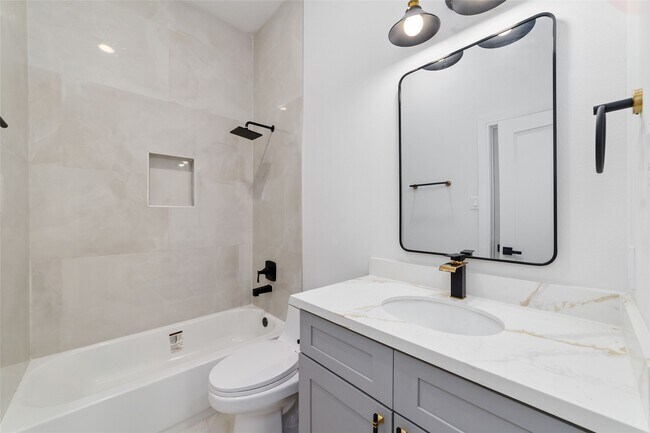 Building Photo - 6717 England St