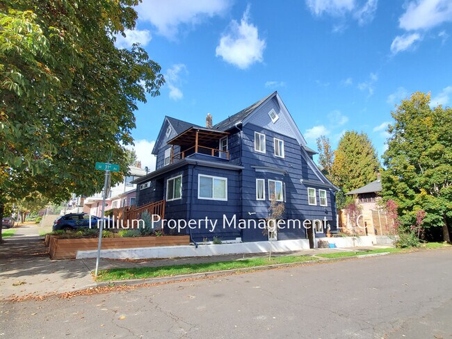Primary Photo - 3041 SE Salmon St