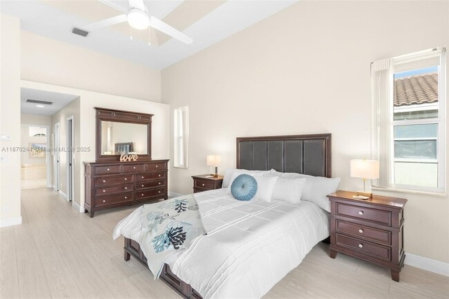 Building Photo - 5135 Kensington Cir