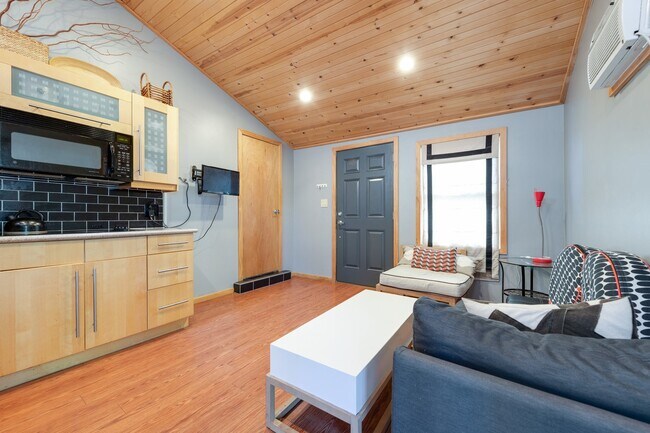 Building Photo - 5500 Westminster Dr