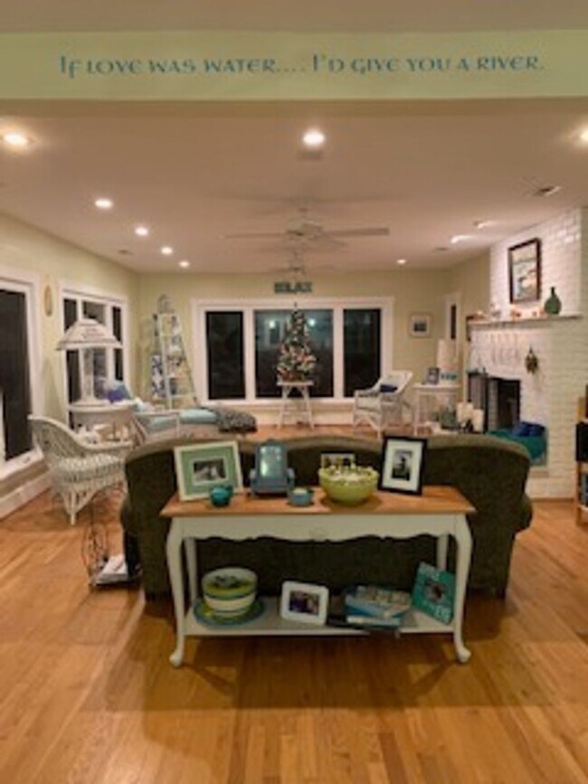 Building Photo - Waterfront Three Bedroom Two and a Half Bath