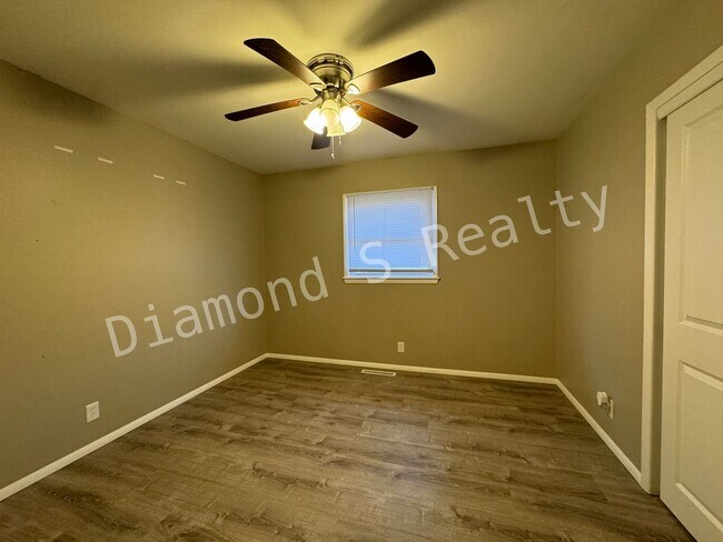 Building Photo - 2202 S Prospect Ct