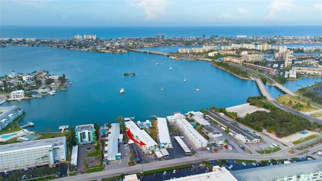Building Photo - 1840 Shore Dr S