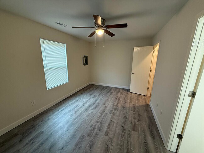 Building Photo - 1709 Hanover Blvd