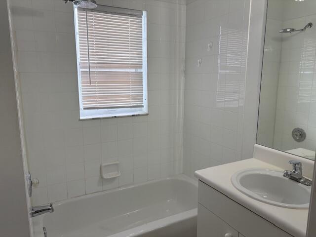 Building Photo - 304 SW North Shore Blvd