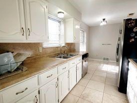 Building Photo - 2821 Maydelle Ln