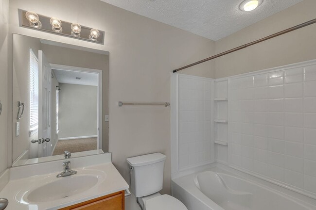 Building Photo - Spacious 2-Bedroom home in Prime West Nash...