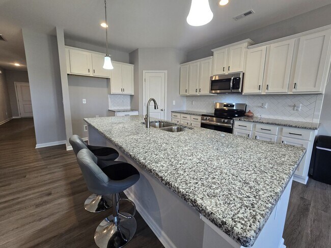 Building Photo - **October Rent Free**4 Bedroom, 2 Bath Hom...