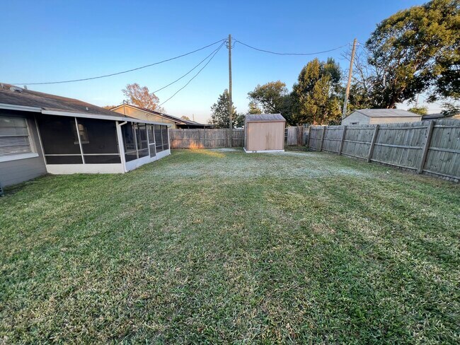 Building Photo - 4865 Darwood Dr