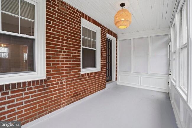 Building Photo - 220 N Orange St