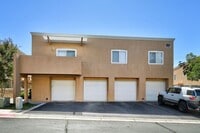 Building Photo - Oso Park Condo  3 Bedroom 2 !/2 Bath
