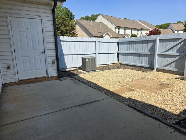 Building Photo - 6 Viburnum Ln
