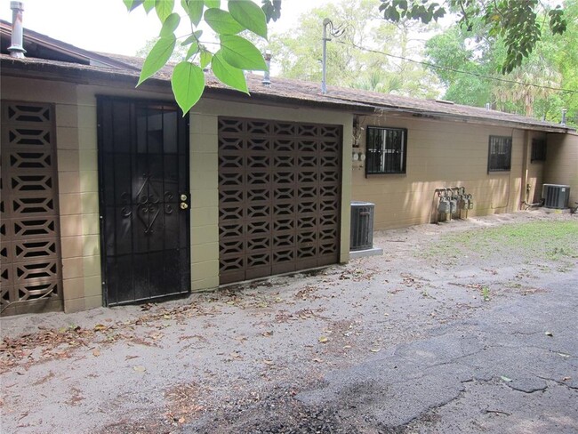 Building Photo - 812 NW 40 Ave