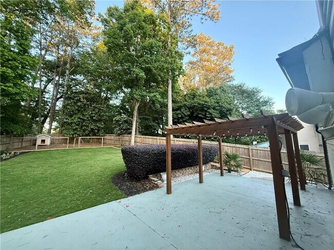 Building Photo - 9695 N Pond Cir