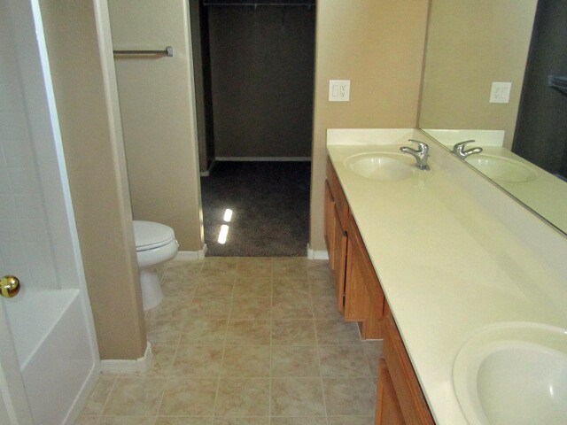 Building Photo - SPACIOUS 5BED + LOFT, 3 BATH LOCATED NEAR ...