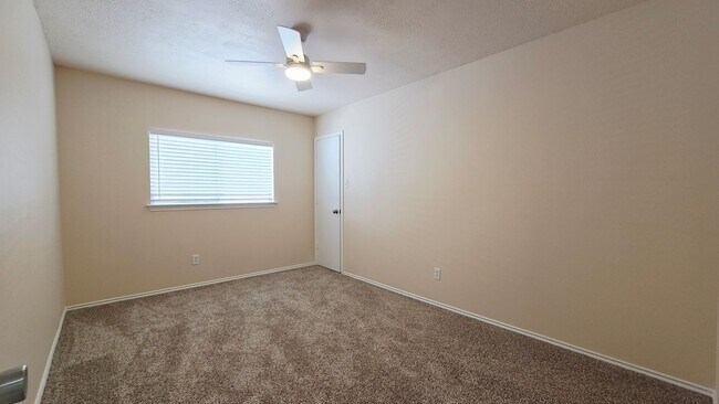 Building Photo - 5 Bedroom Beauty!  Far NorthWest SA off Potranco and Loop 1604