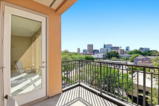 Building Photo - 1 Bedroom Condo in Downtown Boise:::: Balcony View of the City