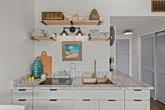 Building Photo - 214 Miracle Strip Pkwy SW