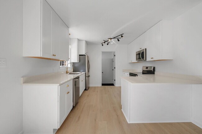 Building Photo - Freshly Remodeled 4 Bedroom 2 Bathroom Single Family Home.