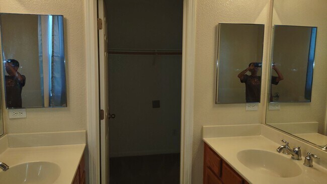 Building Photo - 8450 Crystal Walk Cir