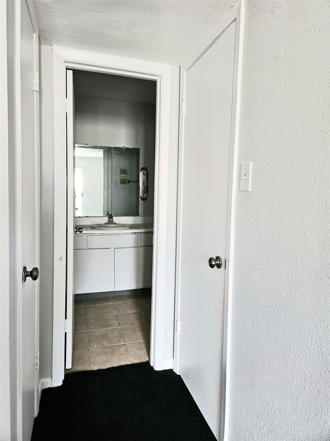 Building Photo - 8421 Hearth Dr