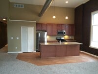 Building Photo - 135 S Main St