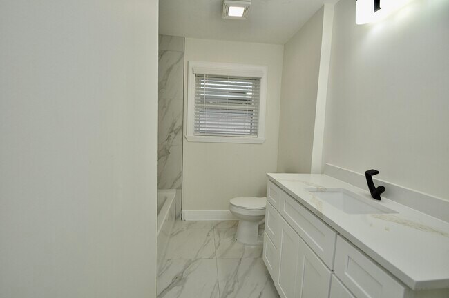 Building Photo - 7634 Wynlea St