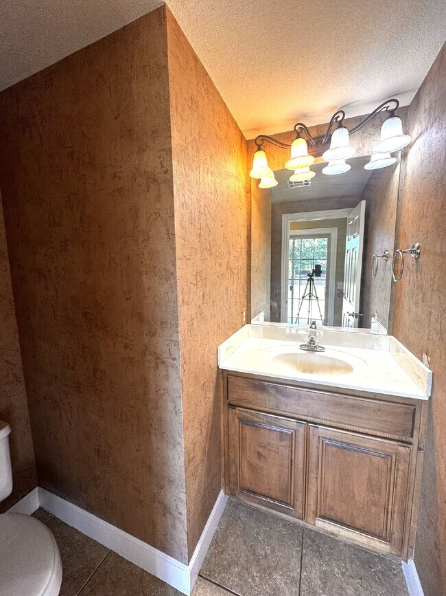 Building Photo - 15 Bluestem Ln