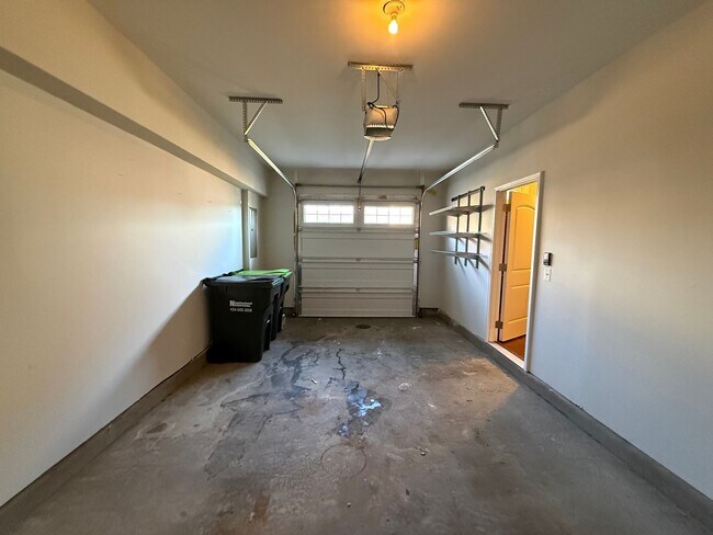 Building Photo - 2126 Avinity Loop