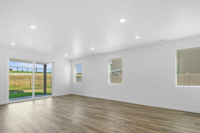 Building Photo - 8164 W Grey Alder Dr