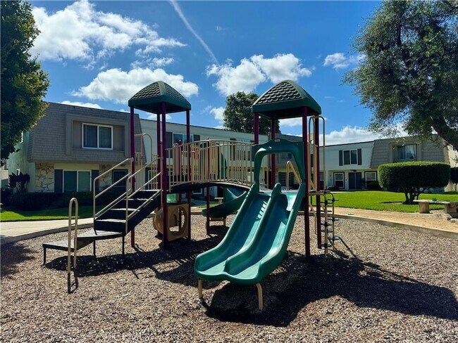 Building Photo - 11115 Slater Ave