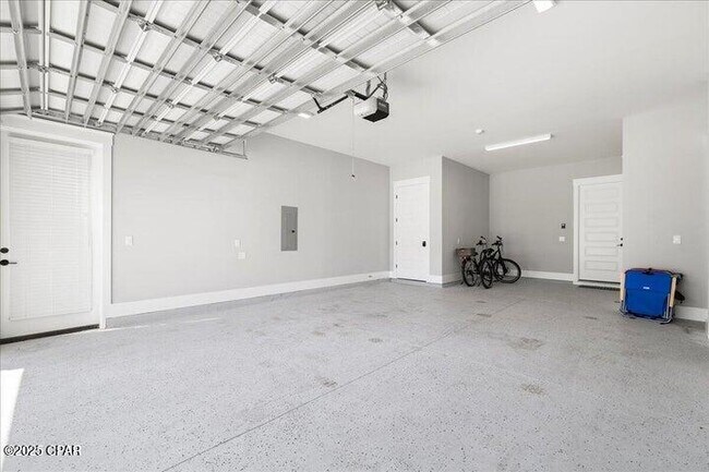 Building Photo - 15 E Queen Palm Dr