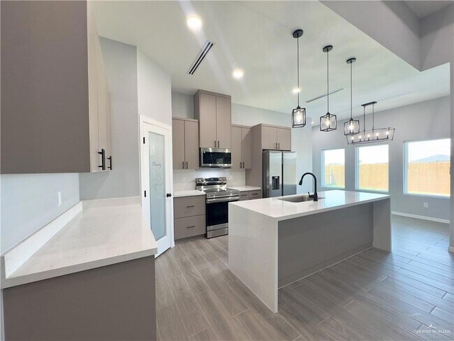 Building Photo - 905 Durango Dr