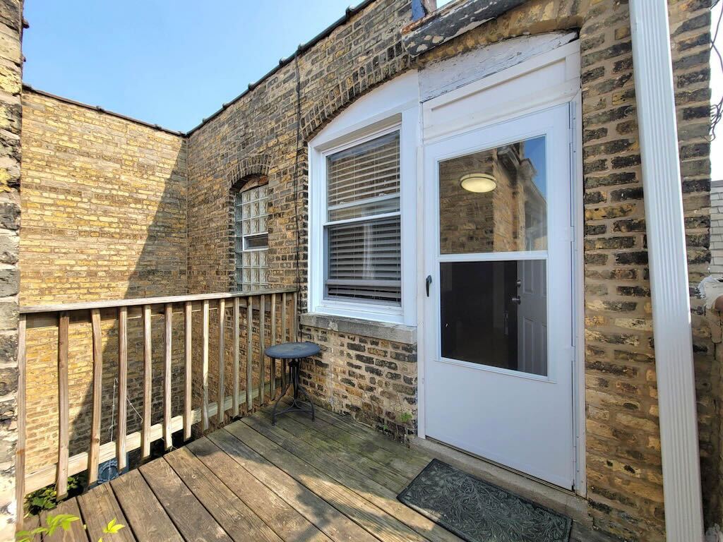 Building Photo - 733 Elm