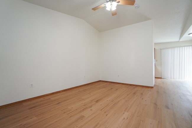 Building Photo - 231 N Paradise Ave