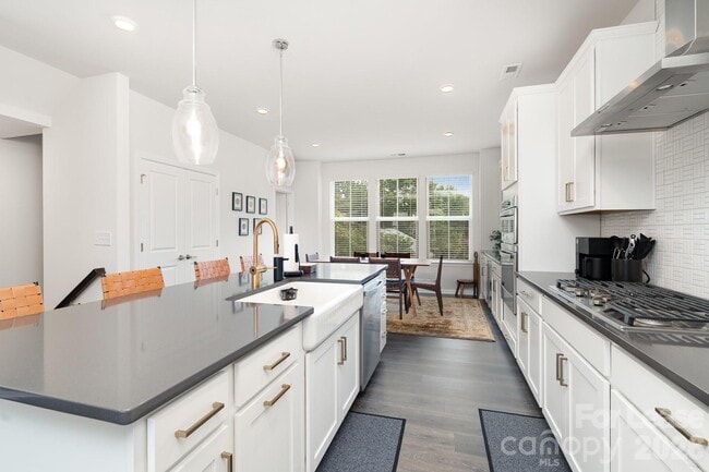 Building Photo - 408 Catawba Ave