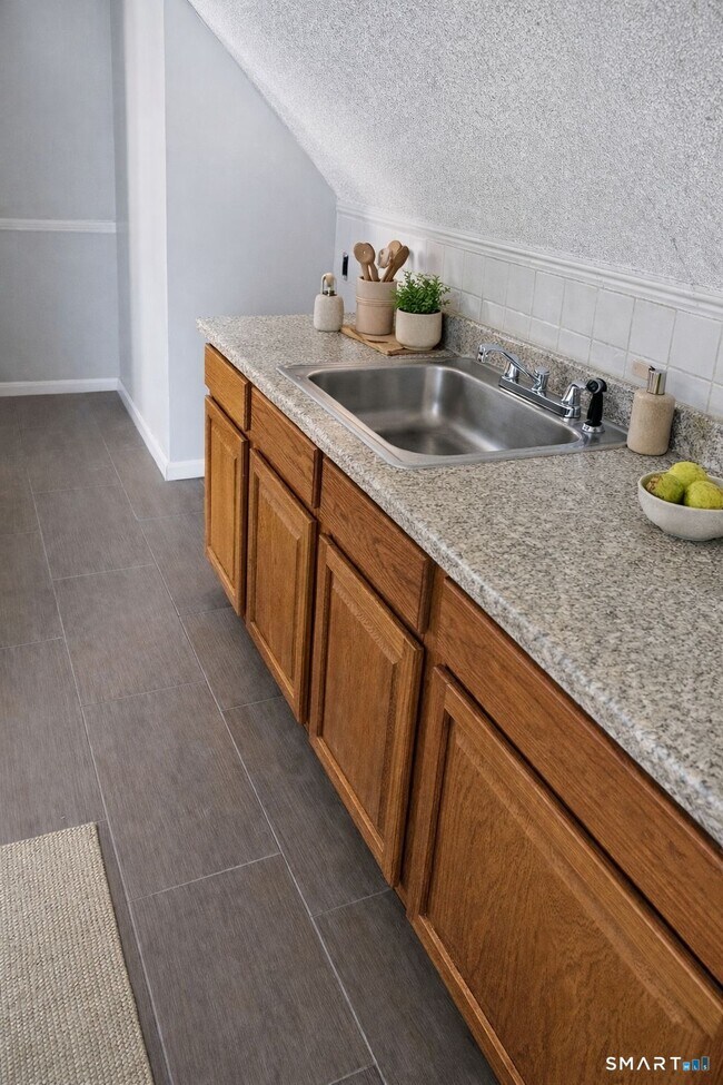 Building Photo - 16 Magnolia St