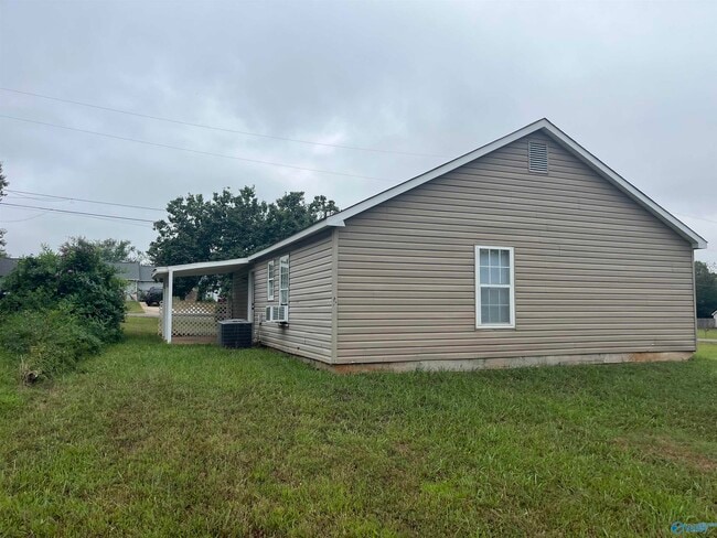 Building Photo - 121 Bramblebush Dr
