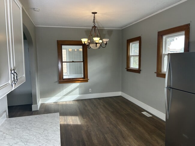 Building Photo - 1203 S West Ave