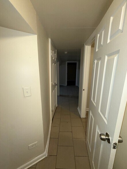 Building Photo - 7423 S St Lawrence Ave